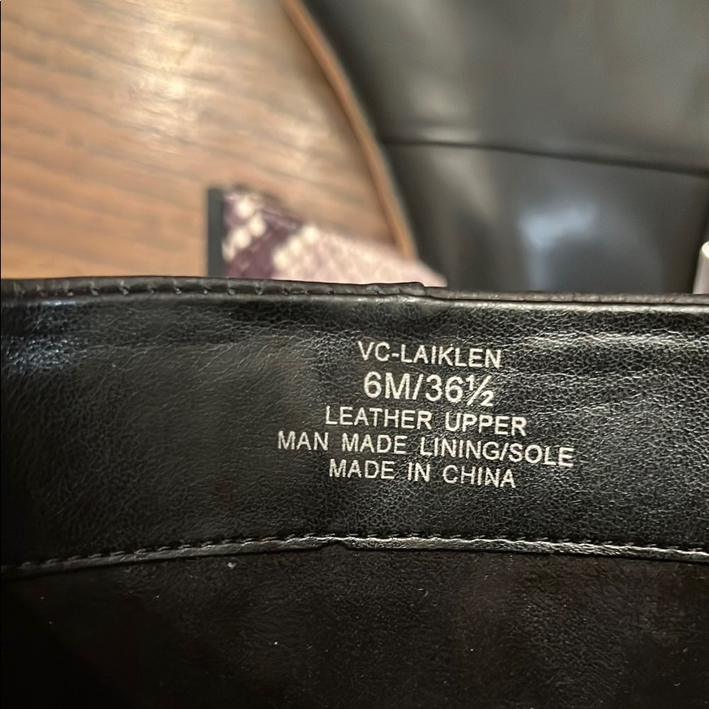 Vince Camuto laiklen Snakeskin Heel Ankle Bootie - Picture 13 of 13